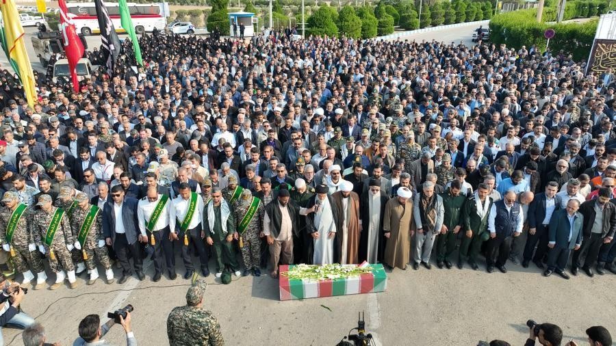 گزارش صدا و سیما از تشییع و تدفین شهید گمنام در منطقه ویژه اقتصادی پتروشیمی