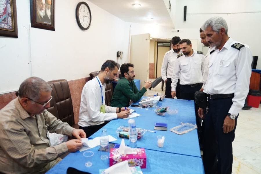 حضور پرشور کارکنان سازمان منطقه ویژه اقتصادی پتروشیمی و شرکت های پتروشیمی در انتخابات