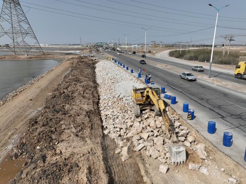 عملیات اجرایی تعریض جاده خروجی منطقه ویژه اقتصادی پتروشیمی به سمت بندر ماهشهر