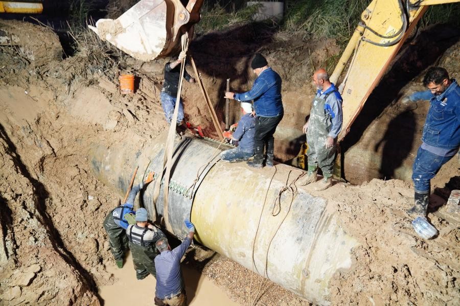 تعمیر خط انتقال آب منطقه ویژه اقتصادی پتروشیمی در کمتر از ۳۰ ساعت